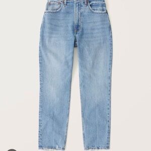 Abercrombie & Fitch Light Wash The Mom High Rise Curve Love Extra Short